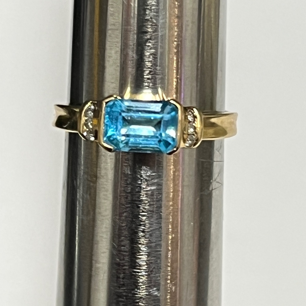 14K Gold Blue Topaz ring, size 6 - Picture 9 of 15